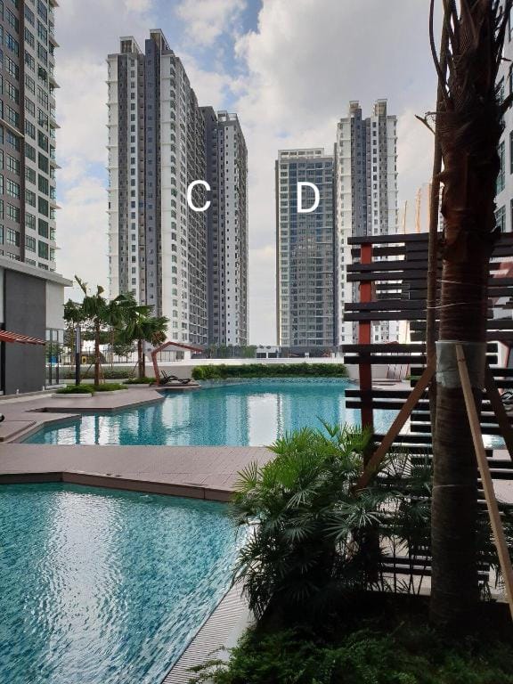 Alpine Conezion Golf View Netflix at IOI City Mall Apartment in Putrajaya