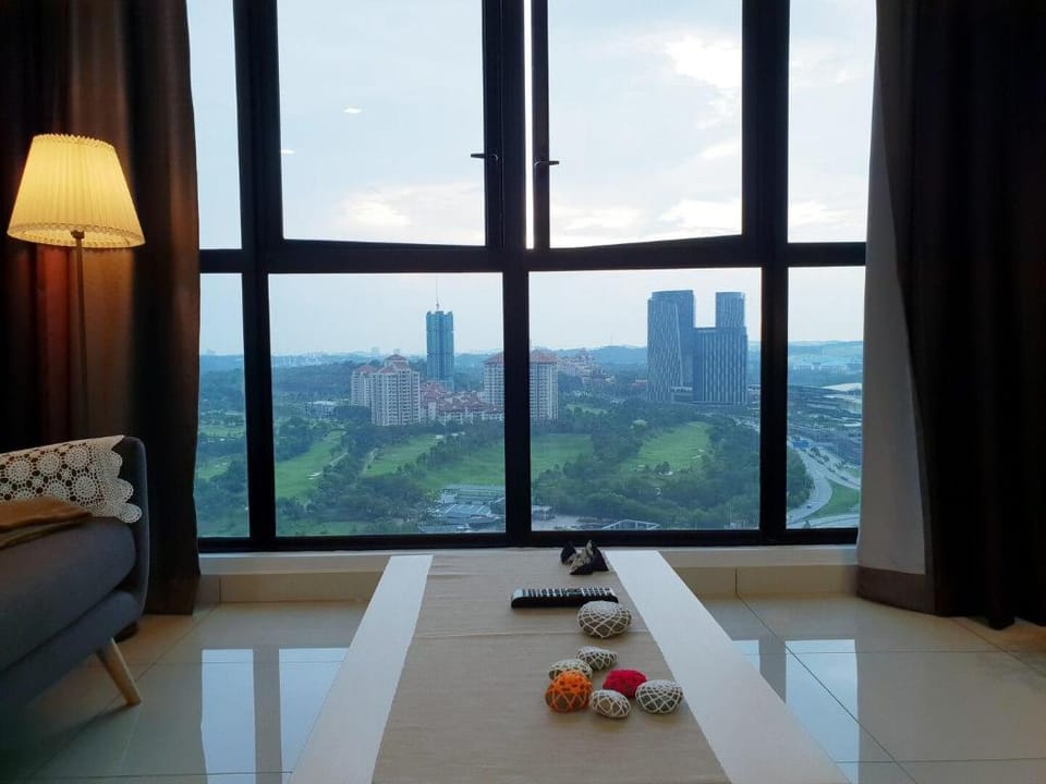 Alpine Conezion Golf View Netflix at IOI City Mall Apartment in Putrajaya