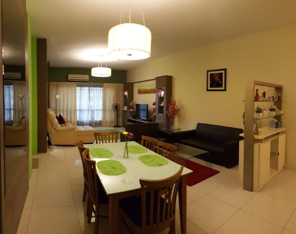 WIFI Qaiser Executive Stay Facing Mines Lake Apartment in Negeri Sembilan, Malaysia