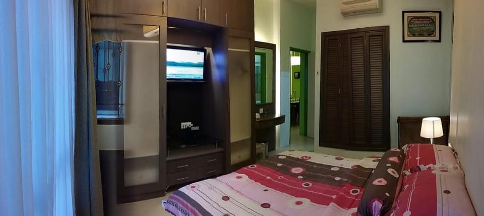 WIFI Qaiser Executive Stay Facing Mines Lake Apartment in Negeri Sembilan, Malaysia