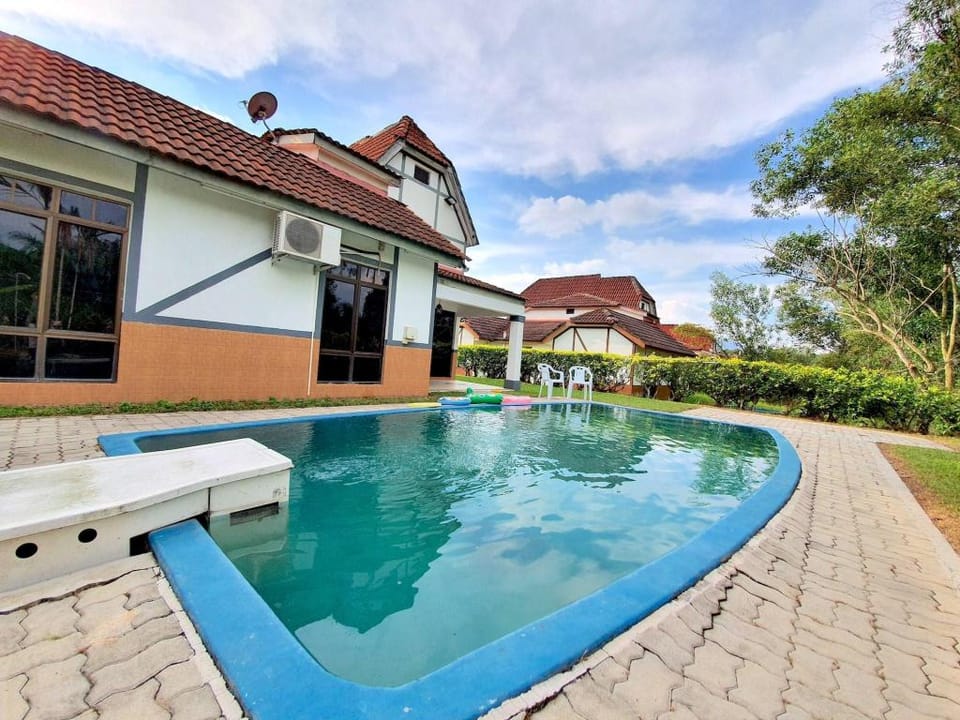 Melaka A'Famosa Villa with Private Pool for 10PAX! Vacation rental in Negeri Sembilan, Malaysia
