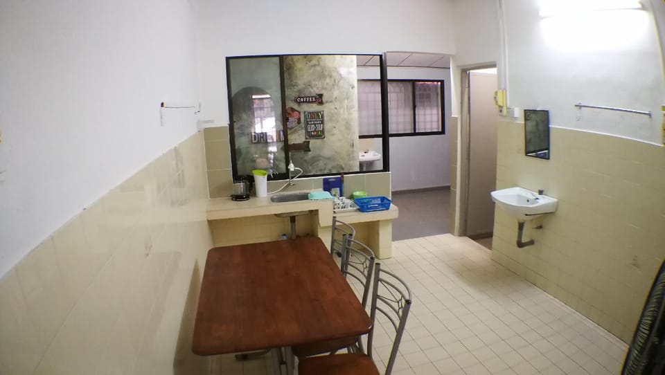 Josh's Garage 2.0 Lost World Tambun for 6-10pax Vacation rental in Ipoh