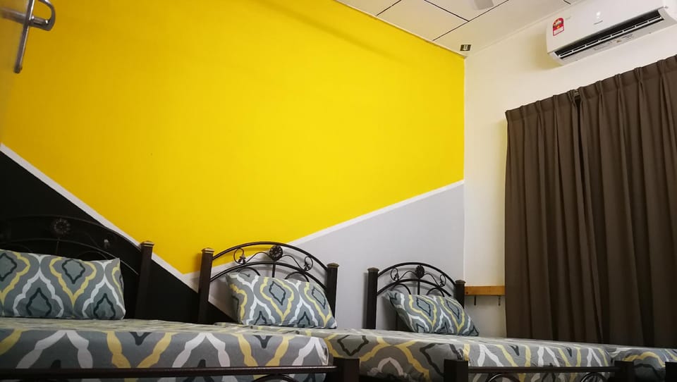 Josh's Garage 2.0 Lost World Tambun for 6-10pax Vacation rental in Ipoh