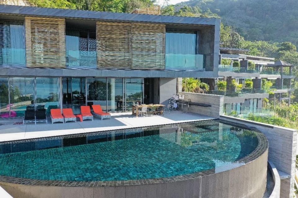 The Seascape Villa 3BR w/Infinity Pool &Ocean View Villa in Patong