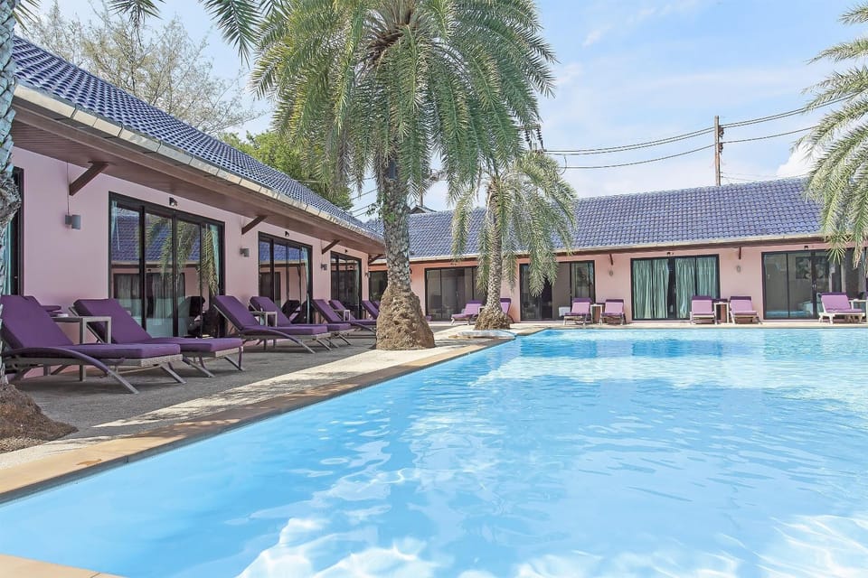 Sugar Palms Resort 9BR w/ Pool 100m to Beach Villa in Choeng Thale