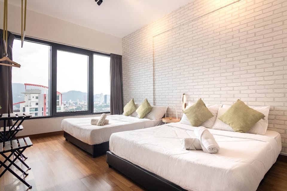 The Craftsman by ALV, 3BR Elegant Apartment in George Town
