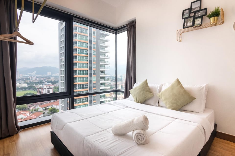 The Craftsman by ALV, 3BR Elegant Apartment in George Town