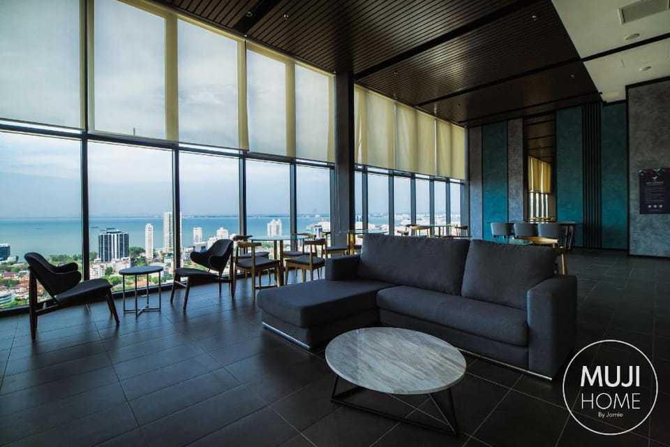 MUJI HOME 1 ★2BR★Sea+City View@Town★Netflix&TV Box Apartment in George Town