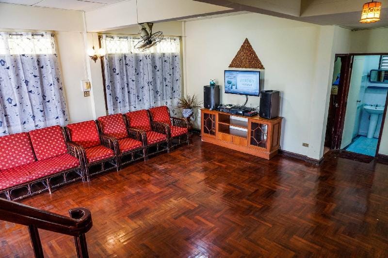 BaanPakKhunya (blue house) Villa in Hua Hin District
