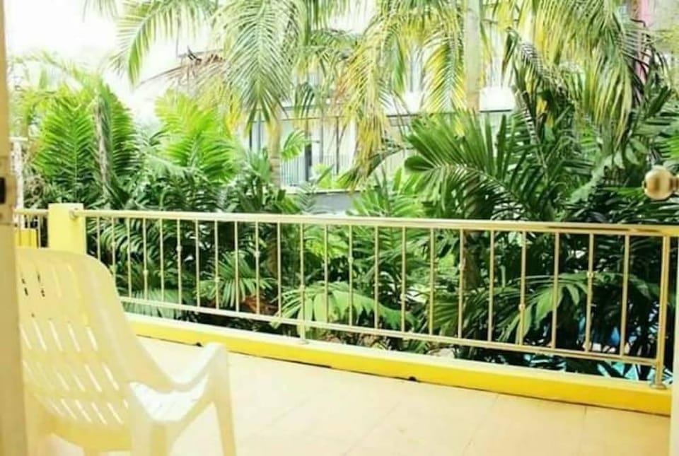 BaanPakKhunya (Yellow house) Villa in Hua Hin District