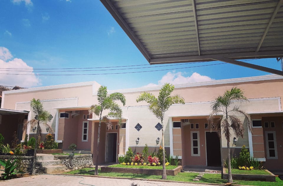 bis homestay  SYARIAH ( deluxe twin bed) room only Vacation rental in West Nusa Tenggara, Indonesia