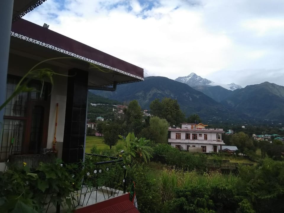 In the lap of Dhauladhar mountains. Vacation rental in Punjab, India