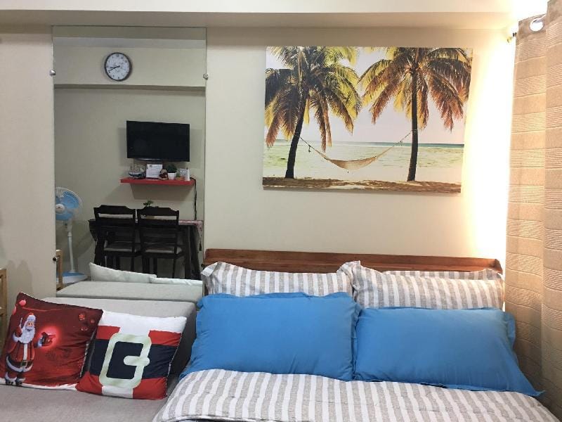 Cozy Avida Aspira w/ Netflix,, cable & WIFI Apartment in Cagayan de Oro