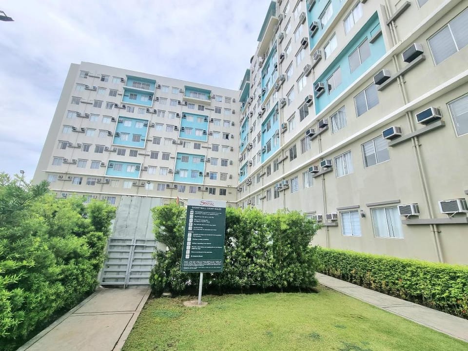 Warm Time Cabin (Two Bed Room Condo Unit) Apartment in Dumaguete