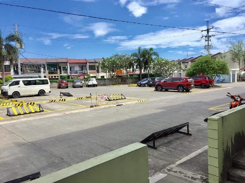Lian’s Condo Staycation beside Enchanted Kingdom Apartment in Santa Rosa