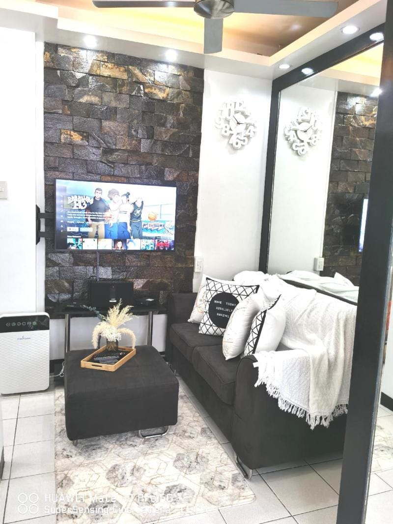 Lian’s Condo Staycation beside Enchanted Kingdom Apartment in Santa Rosa