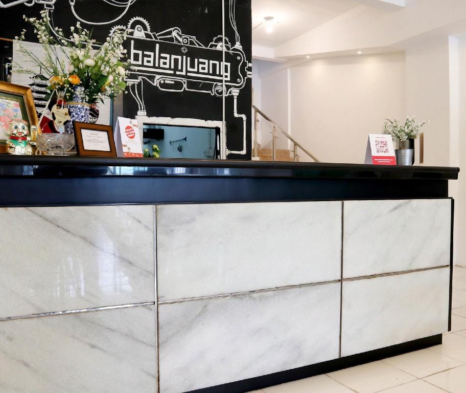 Hotel O Monalisa Residence And Cafe Hotel in Padang