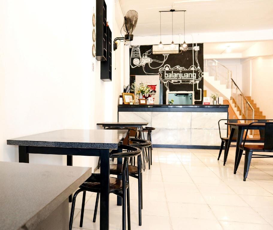 Hotel O Monalisa Residence And Cafe Hotel in Padang