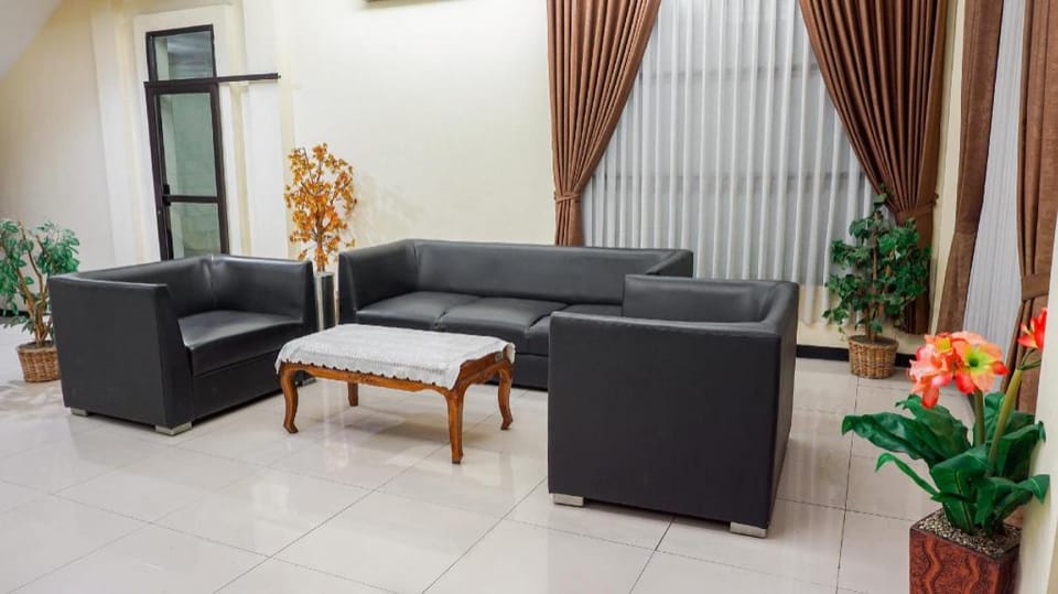 OYO 1740 Tekmira Residence Supratman Hotel in Bandung