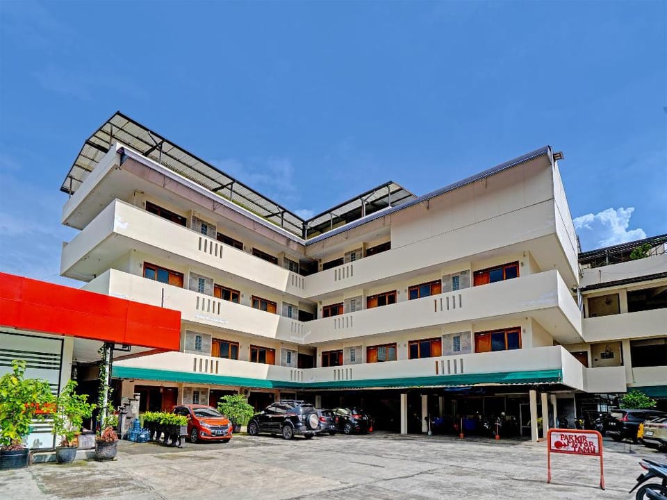 OYO 1699 Verona Near RS TNI AU Salamun Hotel in Parongpong
