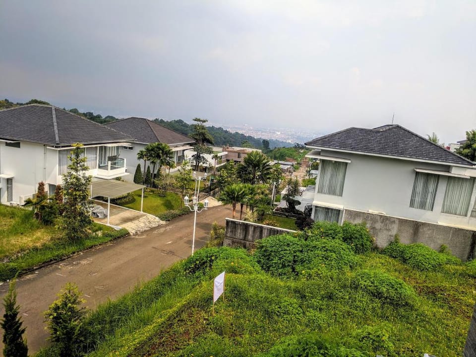 VILLA GOLF SYARIAH, Family Only, 4BR, No Pool  Villa in Bandung