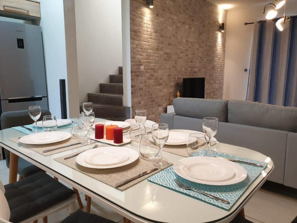 WESTWOOD APPARTMENT PENTHOUSE WITH PRIVATE ROOFTOP Apartment in Flic en Flac