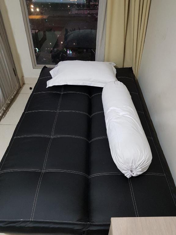 Warhol Simpang 5 Louis Apartment Kienne Semarang Apartment in Indonesia