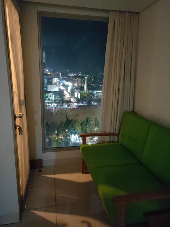Warhol Simpang 5 Louis Apartment Kienne Semarang Apartment in Indonesia