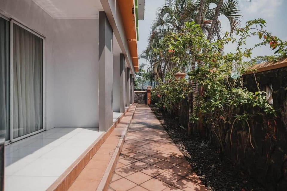 RedDoorz Plus near Pelabuhan Merak Hotel in Indonesia