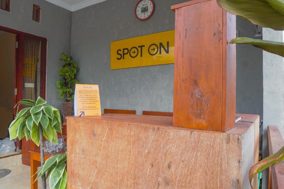 SPOT ON 1746 Putri Kuning Residence Hotel in East Java