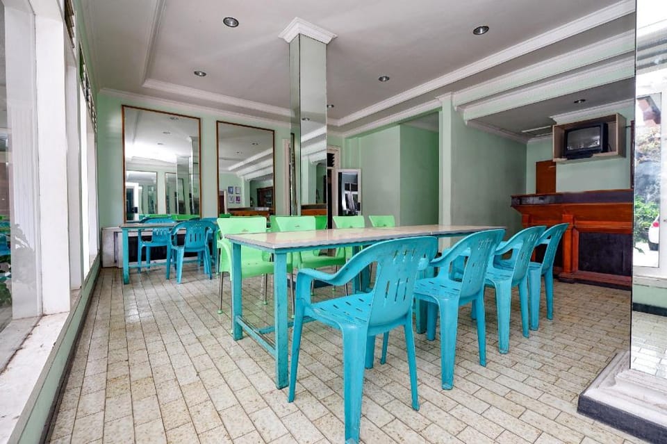 OYO 1843 Cahya Nirwana Hotel in Indonesia