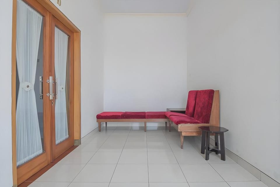 RedDoorz Plus near Alun Alun Kuningan Hotel in West Java