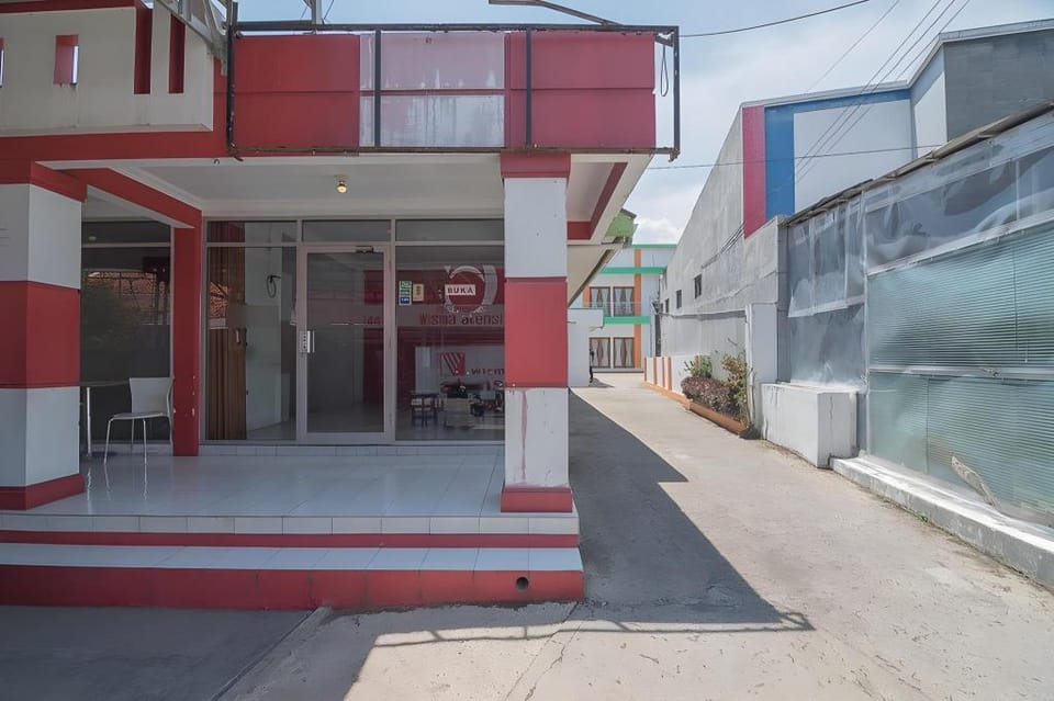 RedDoorz Plus near Alun Alun Kuningan Hotel in West Java