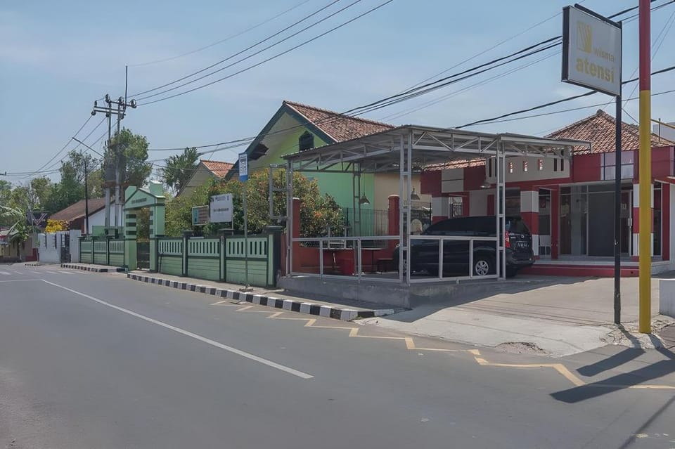 RedDoorz Plus near Alun Alun Kuningan Hotel in West Java