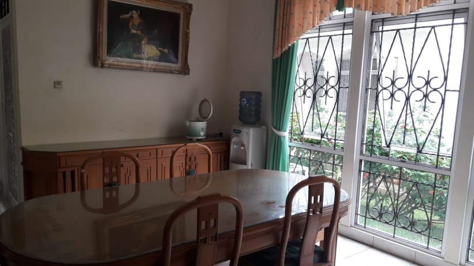 Villa Kota Bunga  victorian 4BR Villa in West Java