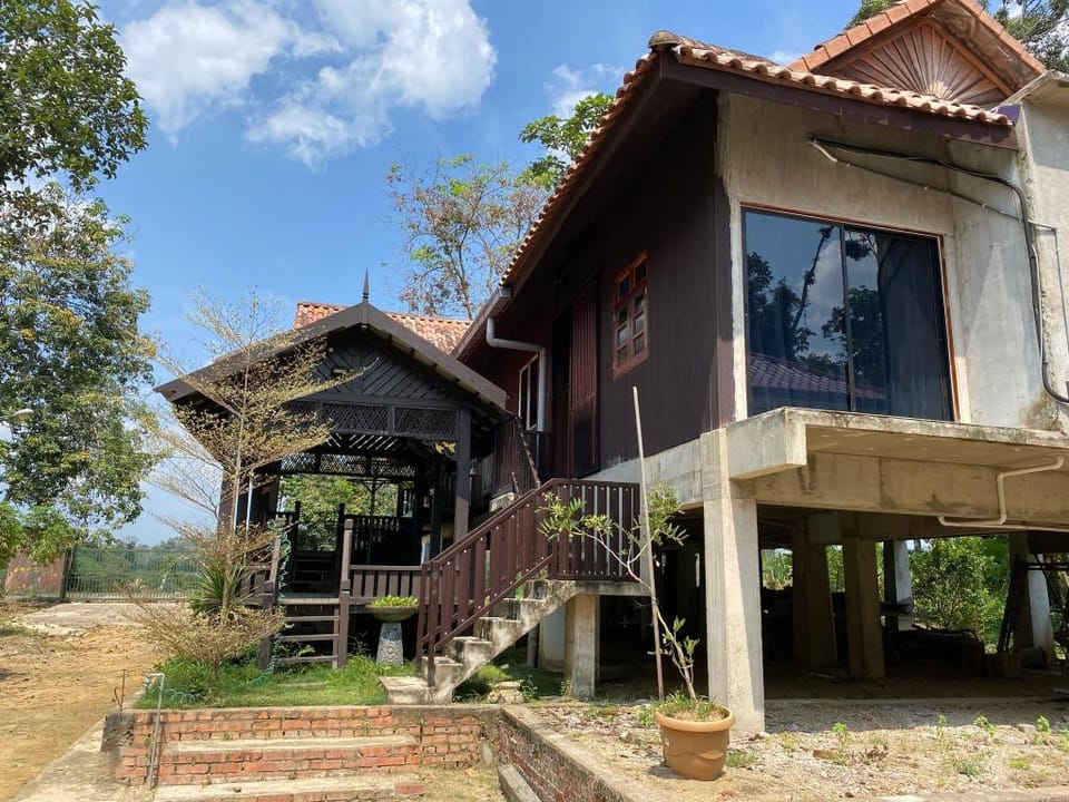 Teratak Sekayu ( Room Stay ) Villa in Pahang, Malaysia