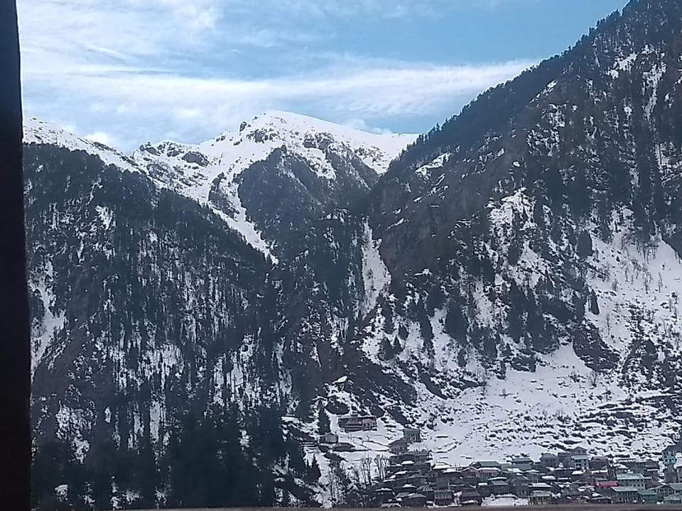 GOONJ COTTAGE... A small traditional house.! Vacation rental in Himachal Pradesh
