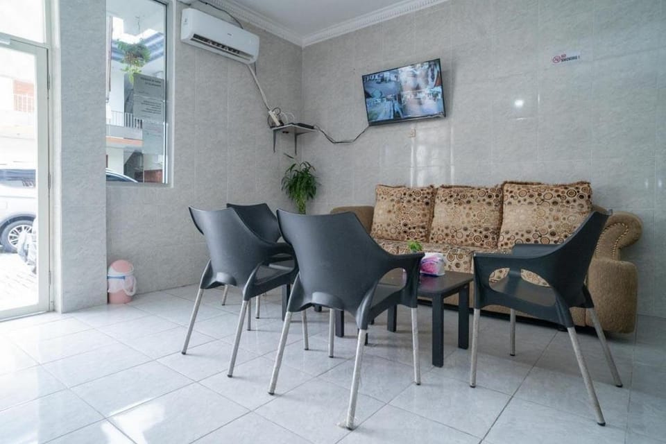 RedDoorz Plus near Cito Mall Surabaya Vacation rental in Surabaya