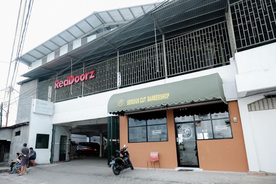RedDoorz near Tugu Pers Jambi Bed and Breakfast in Indonesia