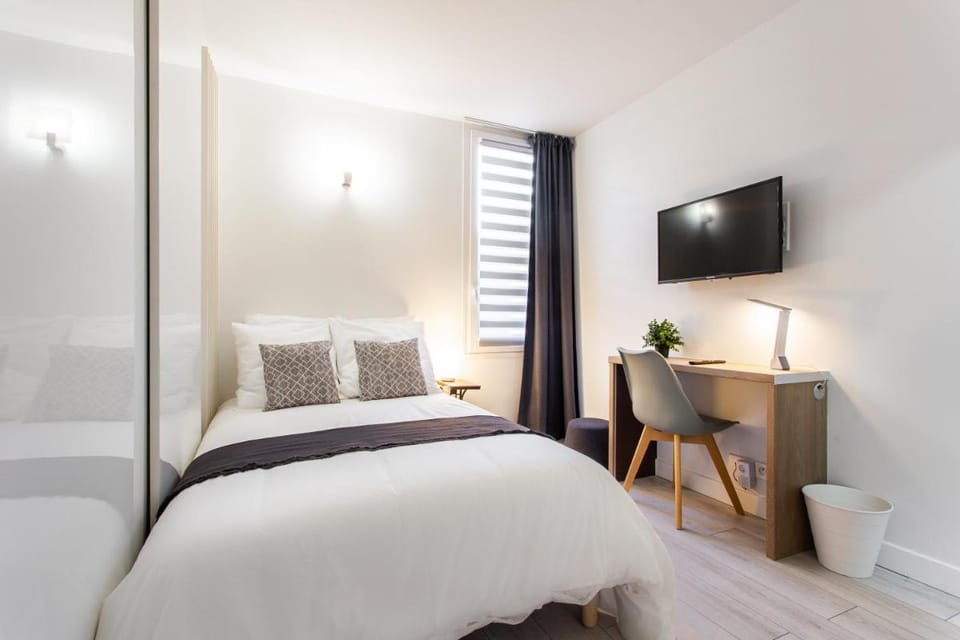 D&E - PARIS-DISNEY - HOLIDAYS APARTMENT - APPARTEMENT DE VACANCES - 5 CHAMBRES- 5 SDB - 5 BEDROOMS - 5 BATHROOMS - Netflix Apartment in Noisy-le-Grand