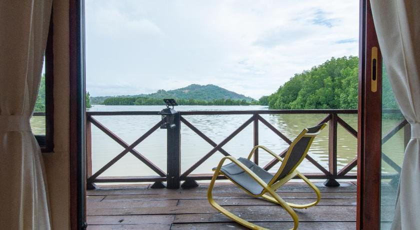 Gayang friendly water house homestay Vacation rental in Kota Kinabalu