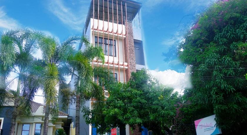 Lia Homestay Syariah Pettarani Makassar Mitra RedDoorz Bed and Breakfast in Indonesia