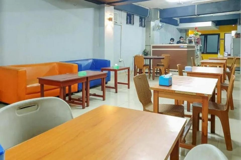 Lia Homestay Syariah Pettarani Makassar Mitra RedDoorz Bed and Breakfast in Indonesia
