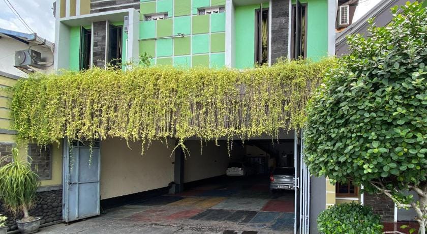 OYO 1639 Penginapan Anggrek Syariah 1 Hotel in East Java