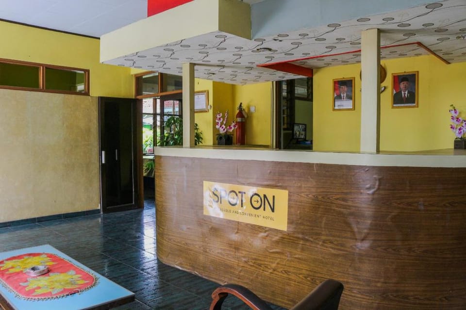 OYO Life  1708 Hotel Budi Famili 1 Syariah Hotel in West Java