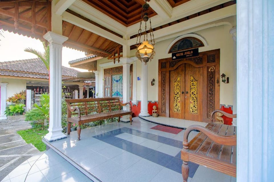 OYO 1650 Griya Joglo Homestay Vacation rental in Special Region of Yogyakarta