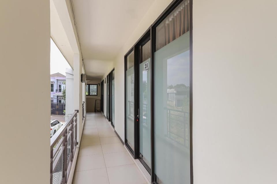 RedDoorz Syariah near Green Park Jatiwarna Hotel in Jakarta