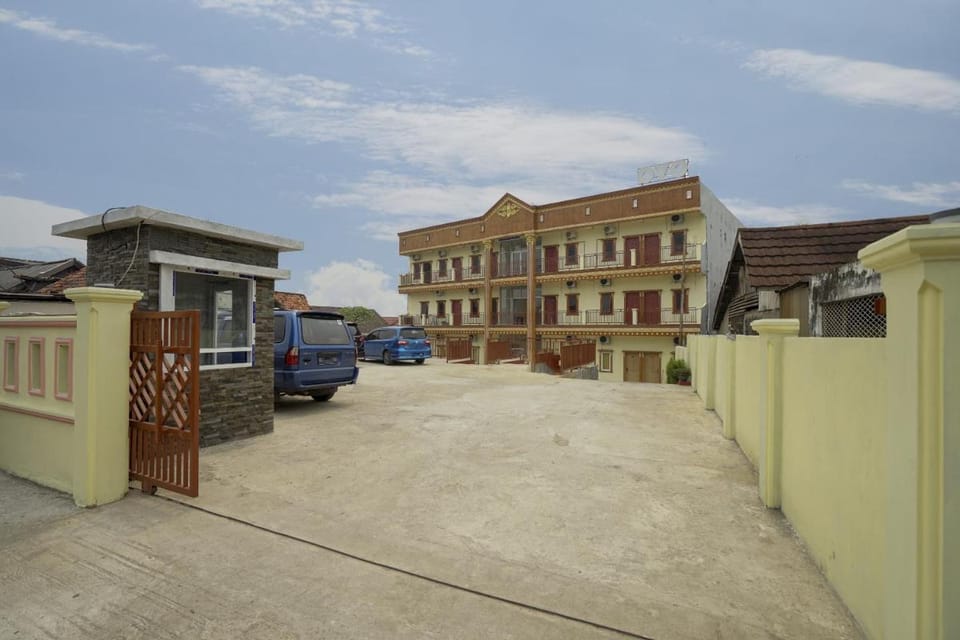OYO 1146 Miracle Homestay Syariah Vacation rental in Indonesia