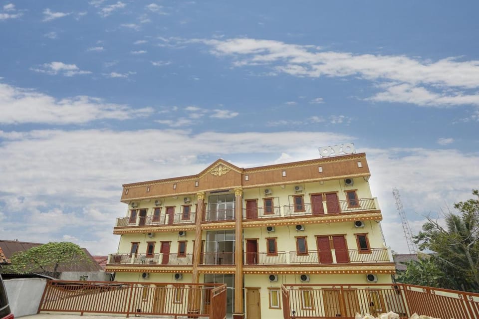 OYO 1146 Miracle Homestay Syariah Vacation rental in Indonesia