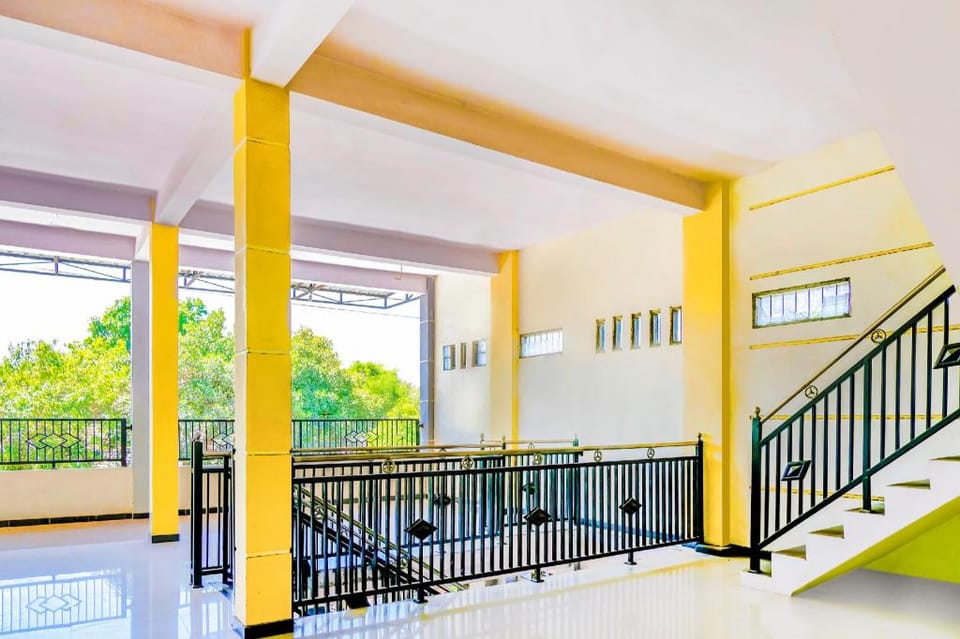 SPOT ON 1759 Family Residence Hotel in East Java